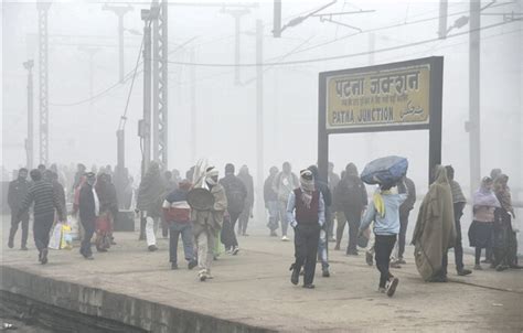 In Pics Dense Fog Disrupts Daily Life Across India Oneindia