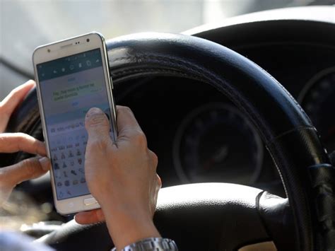 Uso Del Celular Al Conducir Principal Causa De Accidentes