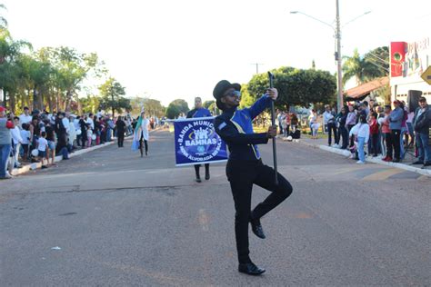 Confira as fotos do Desfile Cívico do aniversário de Bandeirantes