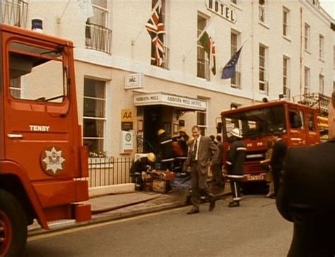 Imcdb Org Dennis Ss In London S Burning