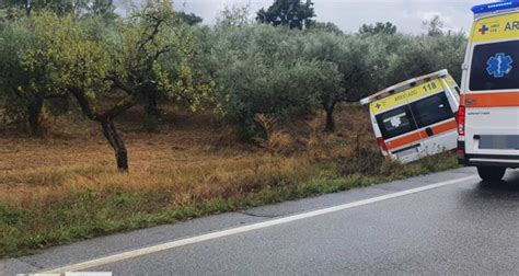 Incidente Sulla Salaria Ambulanza Esce Di Strada Rieti Life