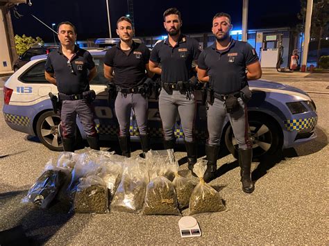 Reggio Calabria 3 Giovanissimi Beccati In Autostrada Dalla Stradale