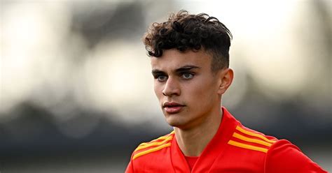 Ryan Giggs Son Zach 16 Signs For Premier League