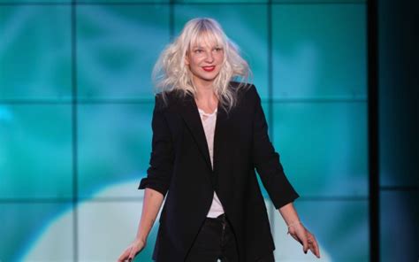 Sia Posted A Nude Photo Of Herself After Finding Out It Being Sold For Money Fans Couldn T