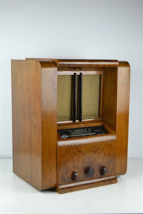 Art Deco 1930s Wooden Tubes Radio Magnetic.6 For Sale at 1stdibs