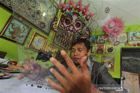 Mengintip Perajin Kaca Lukis Di Cirebon Antara News