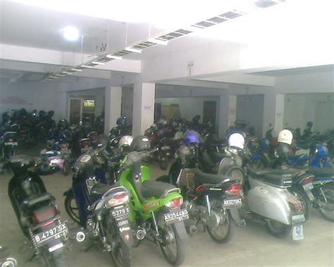 Download 92 Gambar Sepeda Motor Parkir Terupdate Motor Jepit