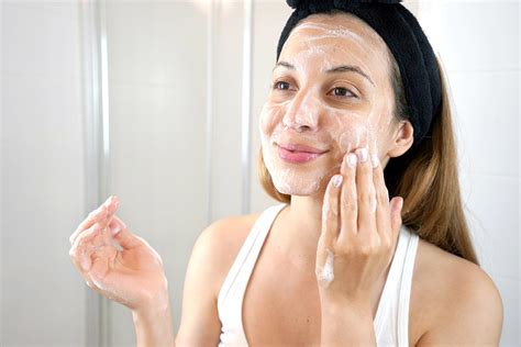 Face Cleanser Vs Exfoliator For Your Skin A Complete Guide