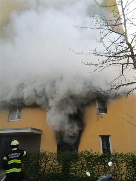 Eine Million Euro Schaden Bei Brand In Freiburger Mehrfamilienhaus