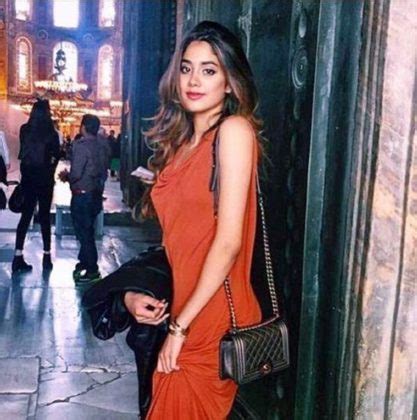 Jhanvi Kapoor Hot Pics These Sexy Pics Of Jhanvi Kapoor Will Make You Her Fan Forever