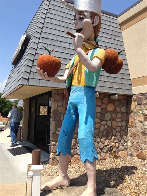 Johnny Appleseed statue at the Quality Inn in Virginia. It talks too ...