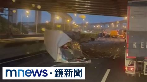 物流車貨櫃掉落國道 害1死警循線逮落跑駕駛｜鏡新聞 Youtube