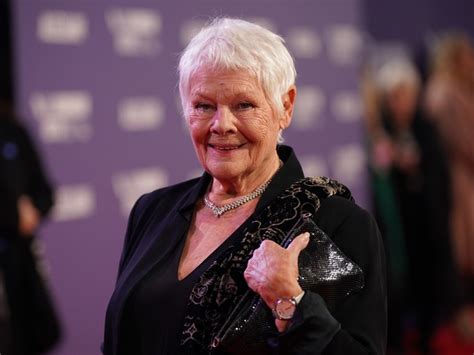 Galerie Judi Dench Je V 88 Letech Skoro Slepá Už Nevidím Na Place Ani Na Scénář Končit Ale