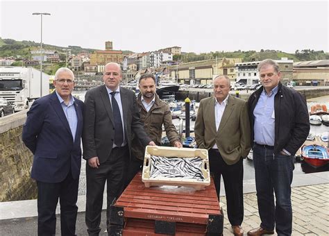 La Flota Vasca Pesca M S De Toneladas De Anchoa Al Inicio De