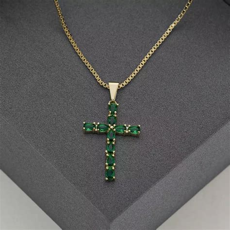 Cruz emerald Zona Élite Joyería Oro Laminado 18k