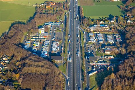 Luftaufnahme Hamm LKW Abstellflächen an der Autobahn Raststätte der