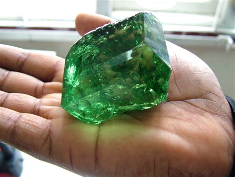 Tsavorite Garnet Crystal 185 Gms 925 Carats World S Largest