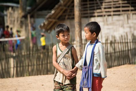 Enfants Apatrides Et Invisibles Humanium