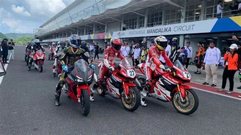 Pacu Adrenalin Puluhan Bikers Geber Honda Cbr Rr Di Sirkuit