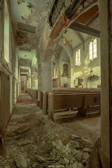 ABANDONED and Forgotten Time Capsule Church in Detroit