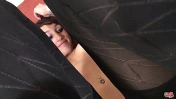 Noemi échange l émission de télé réalité pour le porno XVIDEOS