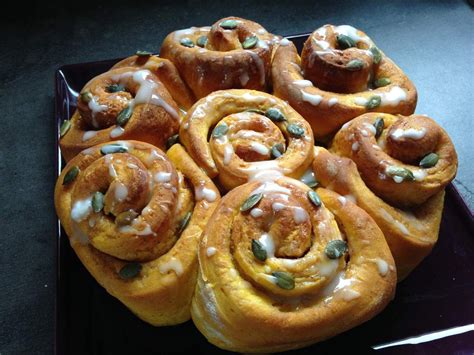 Pumpkin cinnamon rolls Brioche potiron à la cannelle