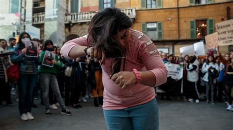 Protestos No Irã Pela Morte De Mulher Persistem Apesar Da Repressão