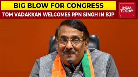 Bjp Leader Tom Vadakkan Welcomes Former Congress Minister Rpn Singh