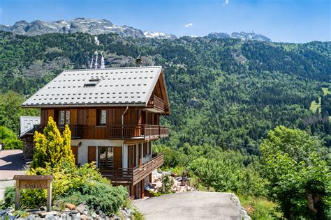 Superbly positioned Alpine Chalet - OVERLAND magazine