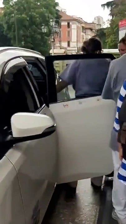 Il Video Della Donna Che Ha Partorito In Taxi A Milano Il Tassista