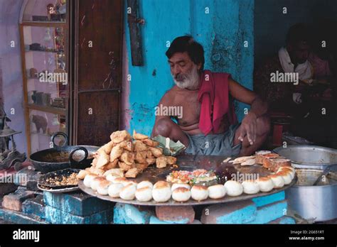 Indian street food Stock Photo - Alamy