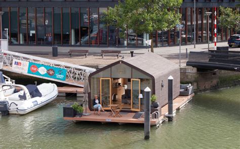 De Rotterdamse Wikkelboat Logeren Op Een Tiny Boat Vlot