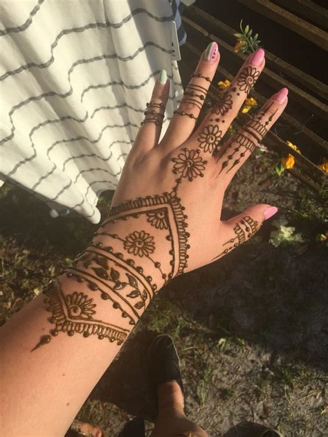 Pin By Hannah Dillard On Things To Cook Small Henna Designs Henna