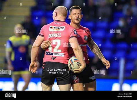 Liam Farrell 12 Of Wigan Warriors Celebrates His Try Stock Photo Alamy