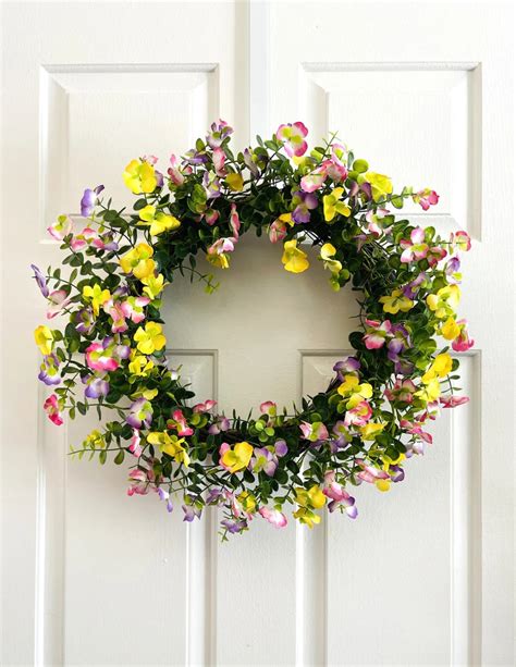 Lively Spring Wreath Designs That Will Refresh Your Porch