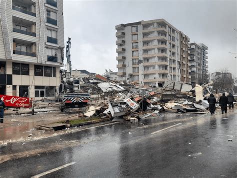 Adıyamanda son durum Enkazda çok insan var kurtaracak ekip yok Diken