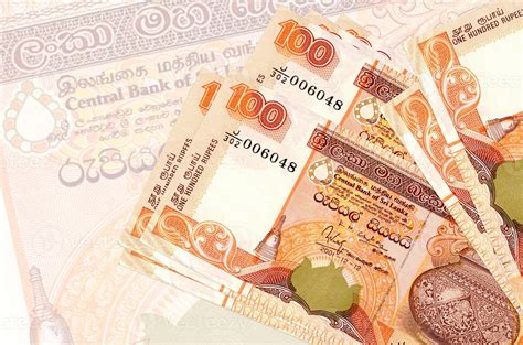 Los Billetes De Rupias De Sri Lanka Se Encuentran Apilados En El