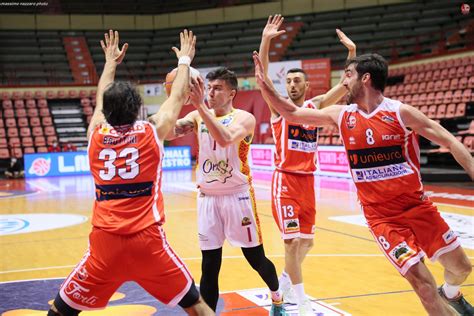 La foto gallery di Unieuro Forlì OraSì Ravenna Basket Ravenna Piero