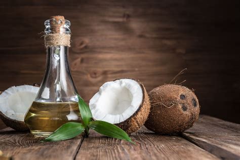 Cómo usar el aceite de coco para hidratar el cabello y darle brillo