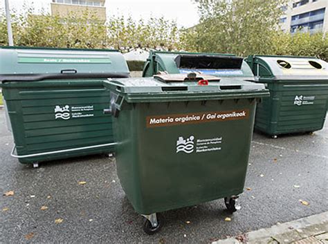 Dos Barrios M S De Pamplona Con El Contenedor De Materia Org Nica