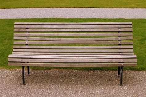 Premium Photo Empty Bench In Park