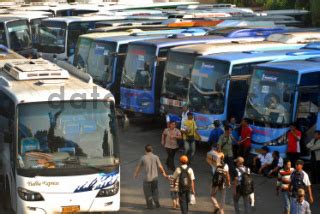 Pemudik Lebaran Dan Bus Antar Kota Di Terminal Lebak Bulus Datatempo