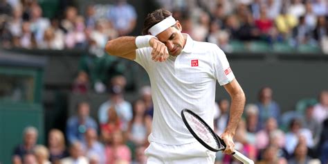 Hubert Hurkacz stuns Roger Federer at Wimbledon - Tennis365