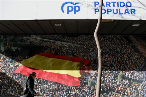 El PP forra la sede de Génova con imágenes de las protestas contra la