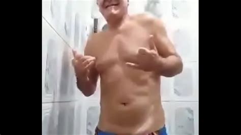 Crown luciendo en el baño XVIDEOS