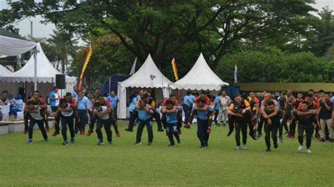 Sat Brimob Polda Sumut Dan Tni Olahraga Bersama Lambang Kekompakan