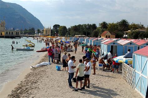 Malore In Mare Muore Turista Tedesco La Repubblica