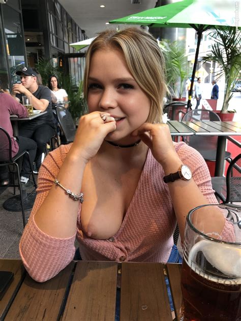 Lea Peach Nude OnlyFans Leaks Fappening FappeningBook