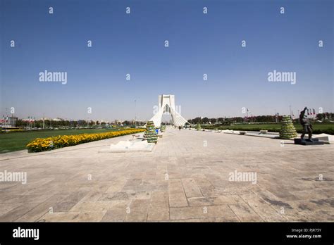 Foto Azadi Turm In Der Iranischen Hauptstadt Teheran Es Ist Das