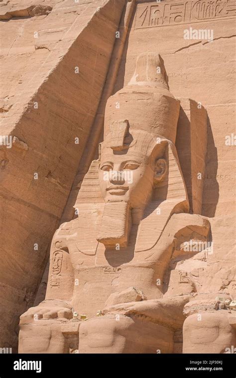 Statue Pharao Ramses II Felsentempel Abu Simbel Ägypten Stock Photo